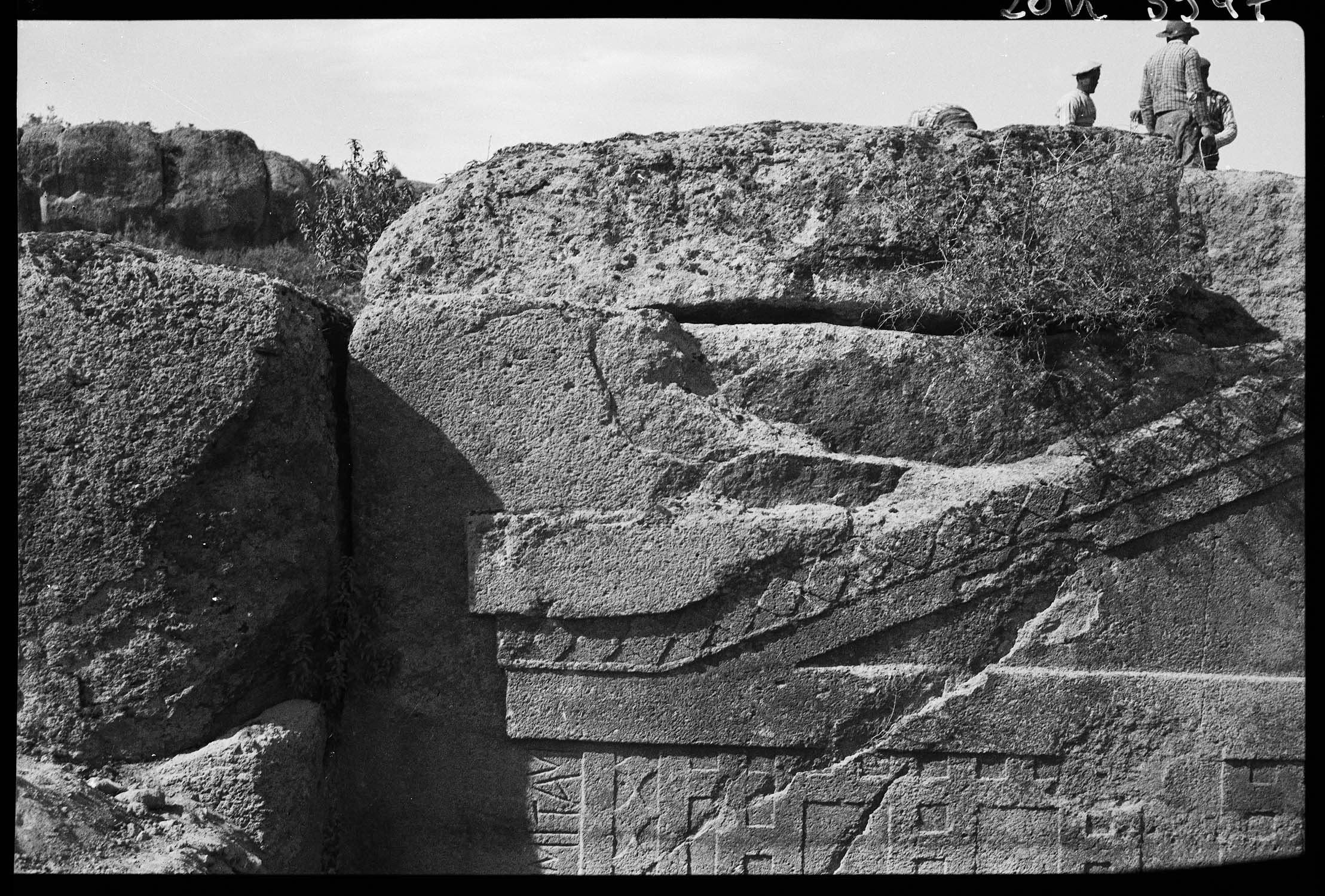 Détail du monument en cours de fouille